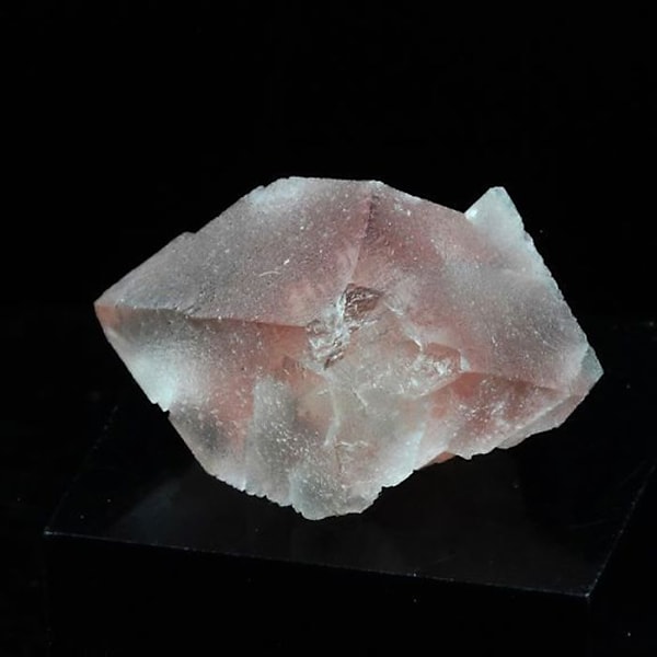 Sten og mineraler. Pink fluorit. 13,0 ct. Mont Blanc-massivet, Frankrig. Rosa