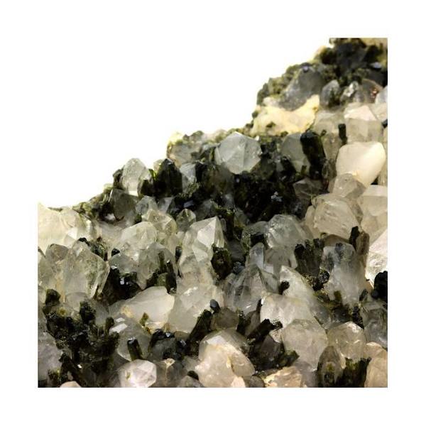 Sten og mineraler. Epidot + Kvarts. 2075,0 øre. Saint-Véran, Hautes-Alpes, Frankrig..