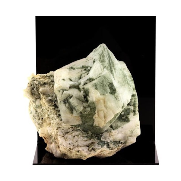 Sten og mineraler. Adular. 2146,5 ct. schweizisk.