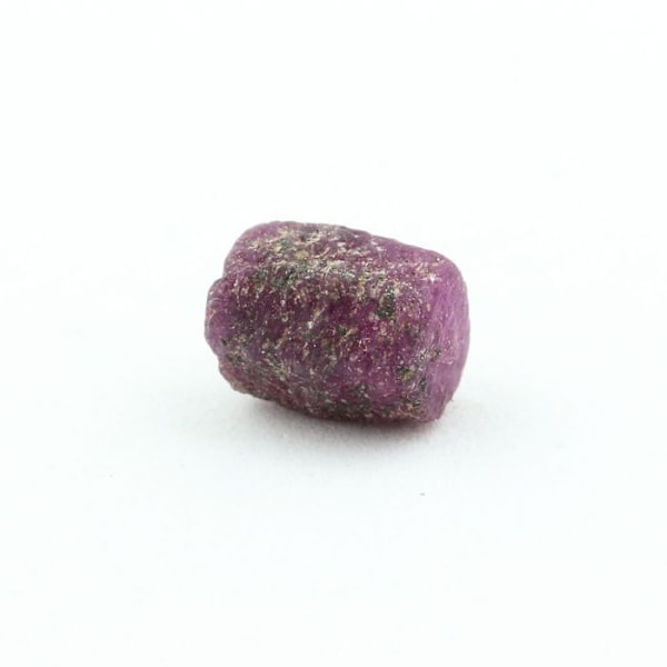 Sten og mineraler. Ruby.3.880 ct. Kiteto-distriktet, Manyara-regionen, Tanzania. Röd