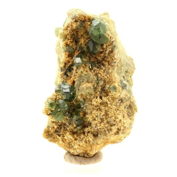 Kivet ja Mineraalit. Demantoid-granaatti. 122,5 senttiä. Antetezambato, Madagaskar.