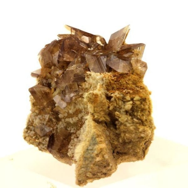 Stenar och mineraler. Axinit. 21,0 ct. La Balme d'Auris, Bourg d'Oisans, Isère, Frankrike..