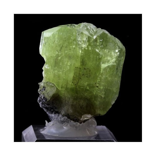 Kivet ja mineraalit. Diopsidi. 244,0 ct. Merelani Hills, Manyara, Tansania.