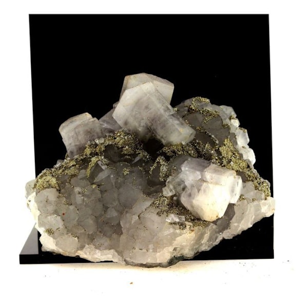 Kivet ja mineraalit. Kalsiitti, pyriitti, fluoriitti. 1515,5 ct. El Hammamin kaivos, Meknes, Marokko.