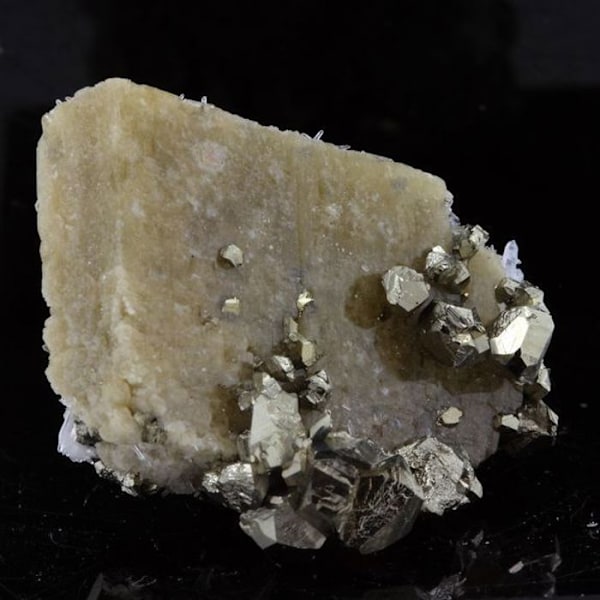 Siderit, Pyrit, Quartz 42,94 karat Flerfärgad