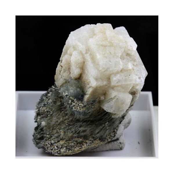 Chabazite 81,6 karat