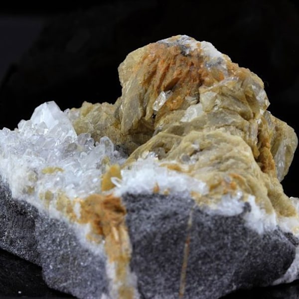 Siderit och Quartz 810,3 karat Flerfärgad