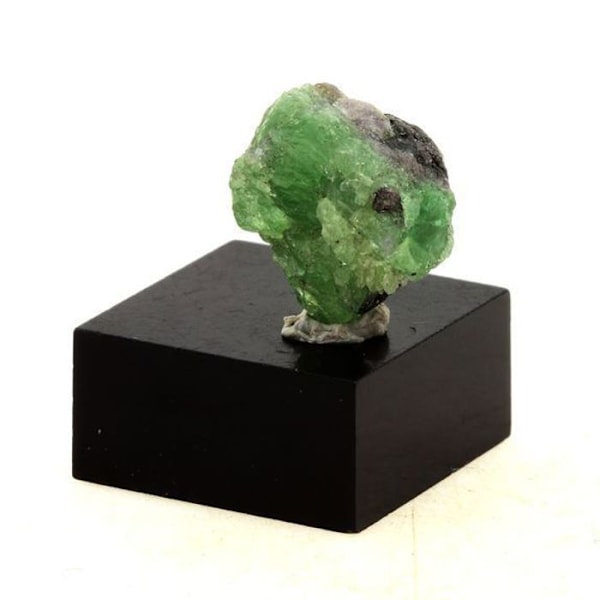 Kivet ja mineraalit. Tsavorite-granaatti. 13,1 ct. Manyaran alue, Tansania. Röd