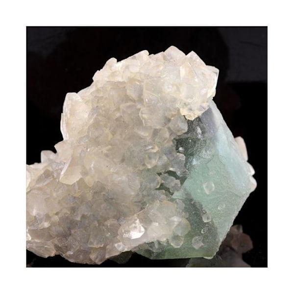 Sten og mineraler. Fluorit + Calcit. 1130,0 øre. Weishan Co., Yunnan-provinsen, Kina. Flerfärgad