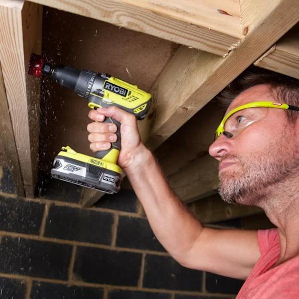 RYOBI - 18V ONE+ pora-ruuvimeisseli - 50 Nm - 500-1800 rpm - 13 mm istukka + 1 2 Ah akku, laturi & laukku - R18DD3-120S Grått och grönt
