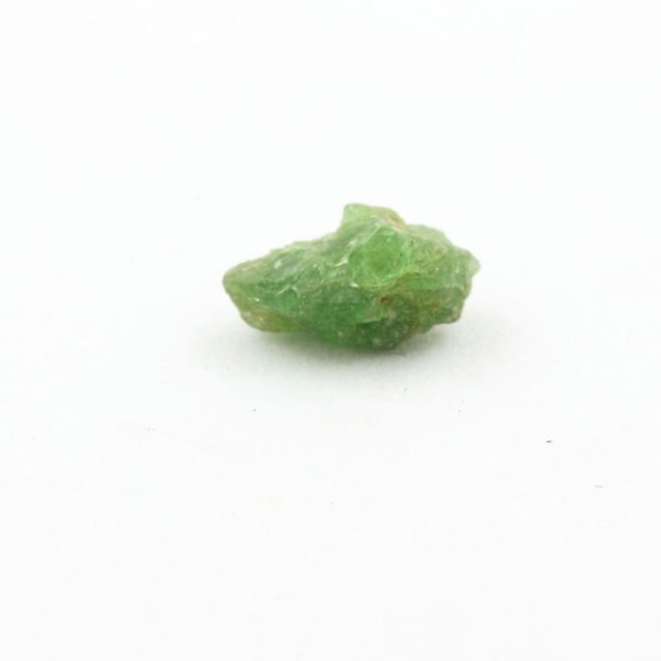 Stenar och mineraler. Tsavorite granat. 1 870 cent. Manyara-regionen, Tanzania.