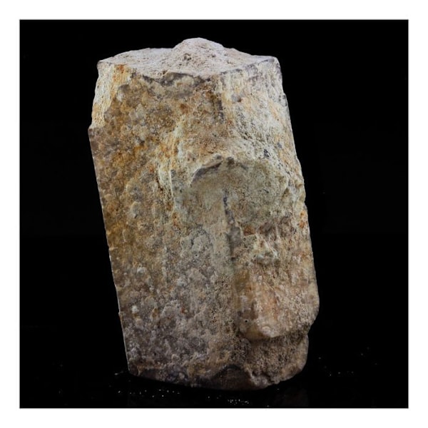 Kivet ja Mineraalit. Sanidiini. 265,0 ct. Chastreix, Puy de Dôme, Ranska.