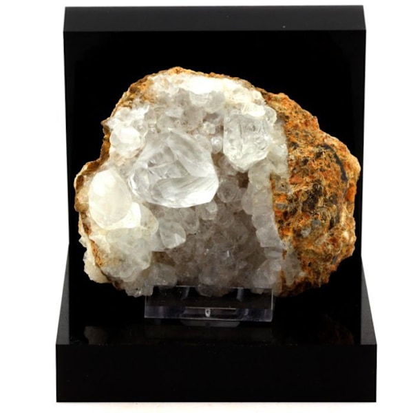 Kivet ja mineraalit. Kalsiitti. 1040,0 ct. Pau. Ranska. Harvinainen.