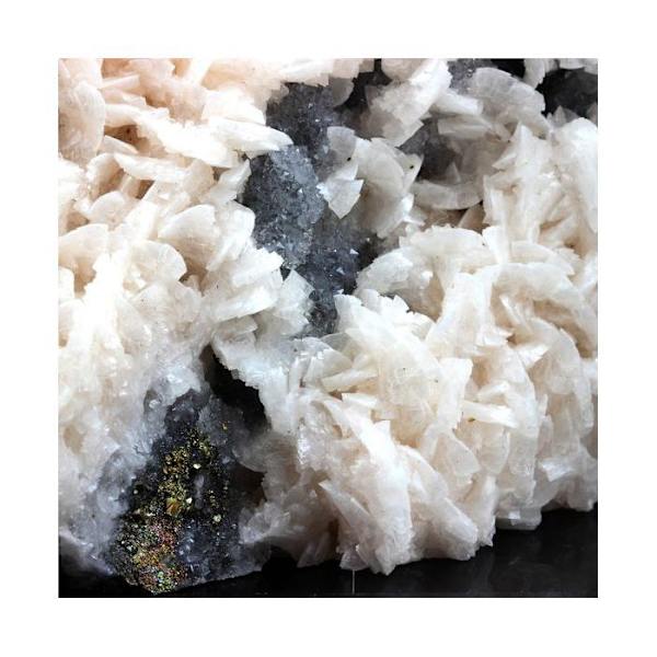 Sten og mineraler. Dolomit, Chalcopyrit, Kvarts. 3826,5 ct. Kina.