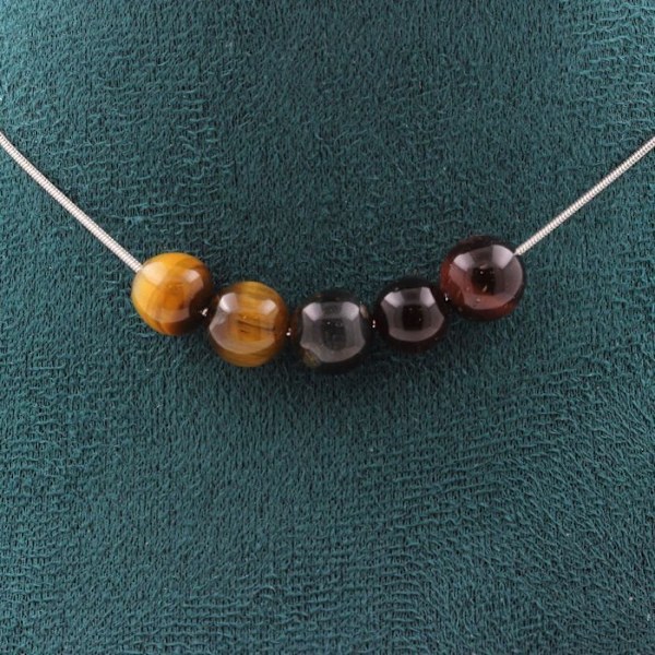 Kivet ja mineraalit. Kaulakoru 5 Tiger Eye helmiä Sekoita värejä 8 mm. Teräsketju Kaulakoru naisille, miehille. Mukautettava koko Blanda färger