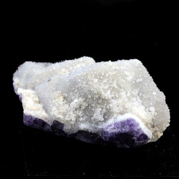 Sten og mineraler. Kvarts, Fluorit. 307,5 øre. Pont des Bouyges, Corrèze, Frankrig.