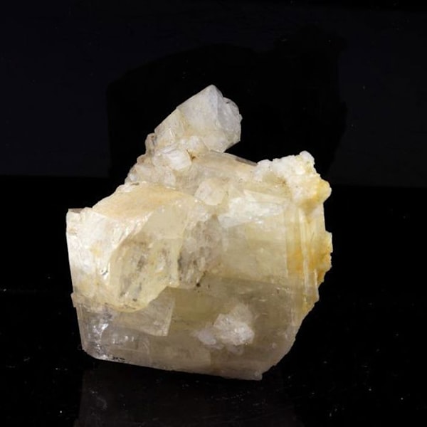 Kivet ja mineraalit. Adular. 268,0 ct. Val Giuv, Tujetsch, Grisons, Sveitsi.