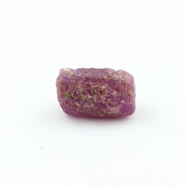 Kivet ja mineraalit. Rubiini.5 680 ct. Kiteton piiri, Manyaran alue, Tansania. Röd