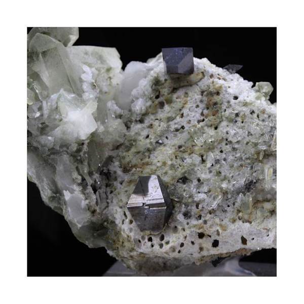 Anatase + Quartz 589,4 karat