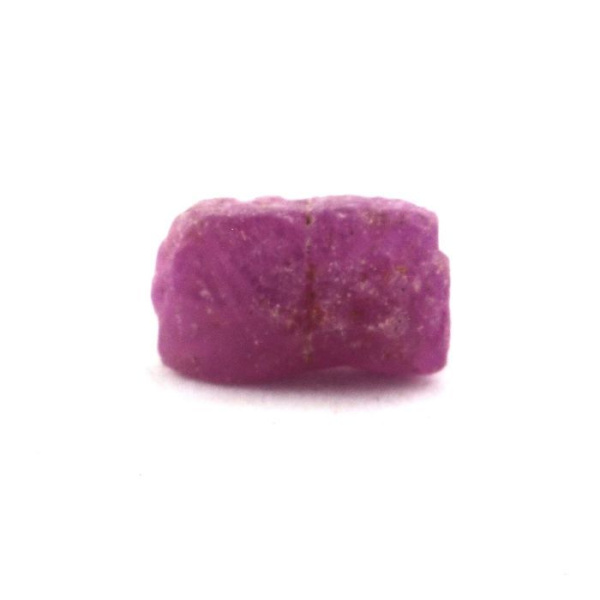 Kivet ja Mineraalit. Rubiini. 4,74 ct. Kiteton piiri, Manyaran alue, Tansania. Röd