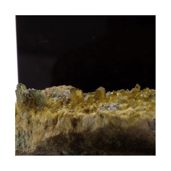 Epidote 419,1 karat Flerfärgad