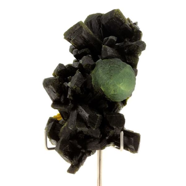 Stenar och mineraler. Prehnite + Epidot. 735,5 cent. Bendougou, Kayes, Mali.