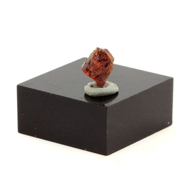Kivet ja mineraalit. Rodoliitin granaatti. 1,10 ct. Lokiriama, Lodwar, Kenia.