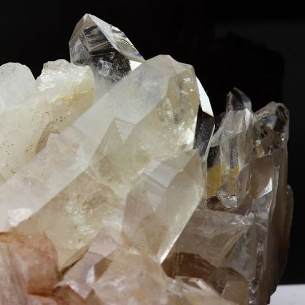 Hyaline quartz 607,8 karat Flerfärgad