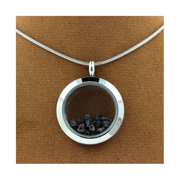 Kivet ja mineraalit. Raaka musta timantti kaulakoru. Mitali malli 20 mm. Hopean värinen. Silver