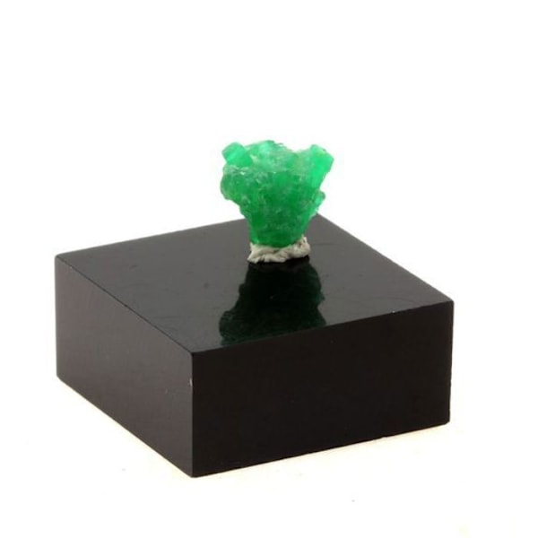 Kivet ja mineraalit. Smaragdi. 1,73 ct. Mingoran smaragdiesiintymä, Swatin alue, Pakistan. Grön