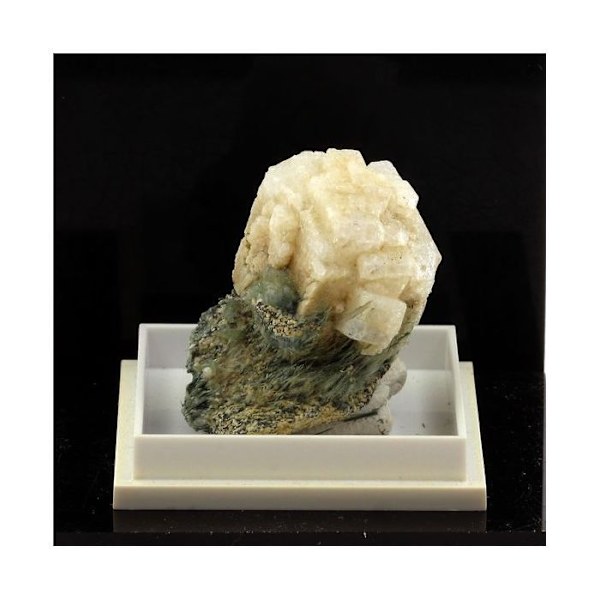 Chabazite 81,6 karat