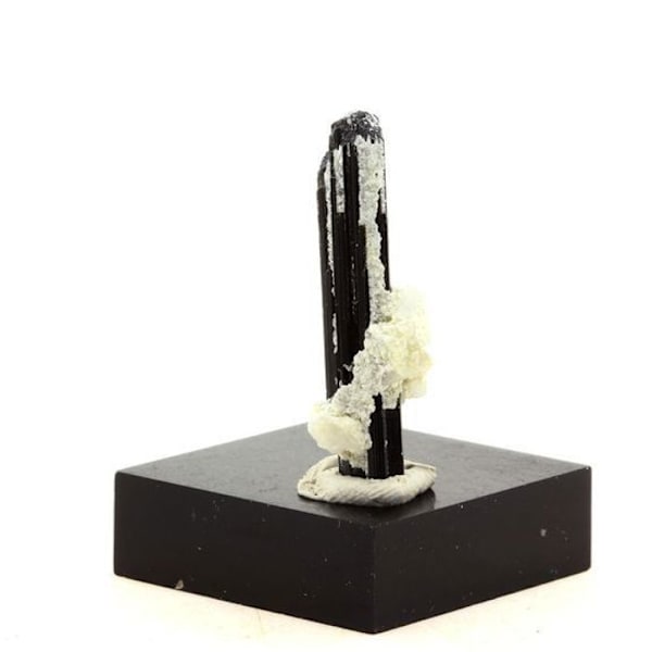 Kivet ja mineraalit. Turmaliini Schorl. 13,5 ct. Shigarin laakso, Skardun alue, Pakistan.