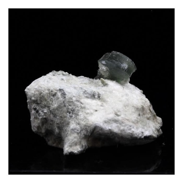 Kivet ja mineraalit. Prehnite. 16,0 ct. La Combe de la Selle, Bourg d'Oisans, Ranska..