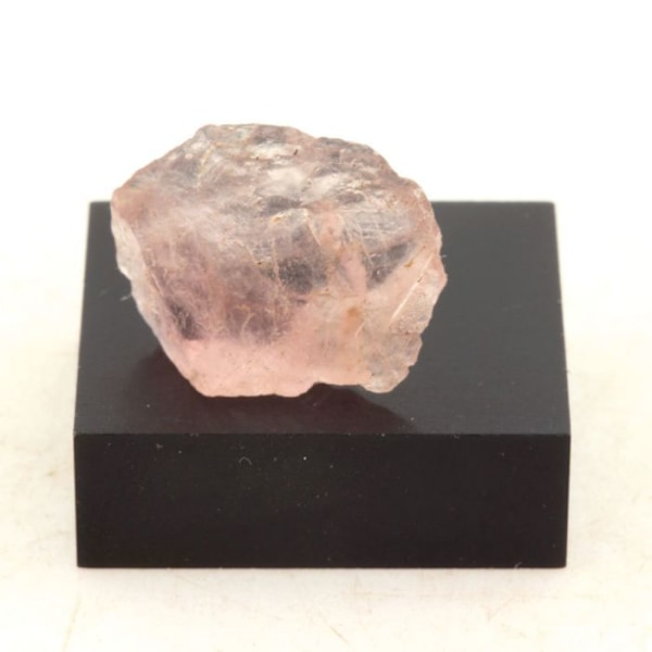 Stenar och mineraler. Rosa fluorit. 17 ct. Mont Blanc-massivet, Frankrike.