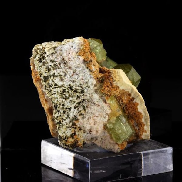 Sten og mineraler. Apatit + Feldspat. 686,5 ct. Imilchil Cercle, Midelt-provinsen, Marokko.