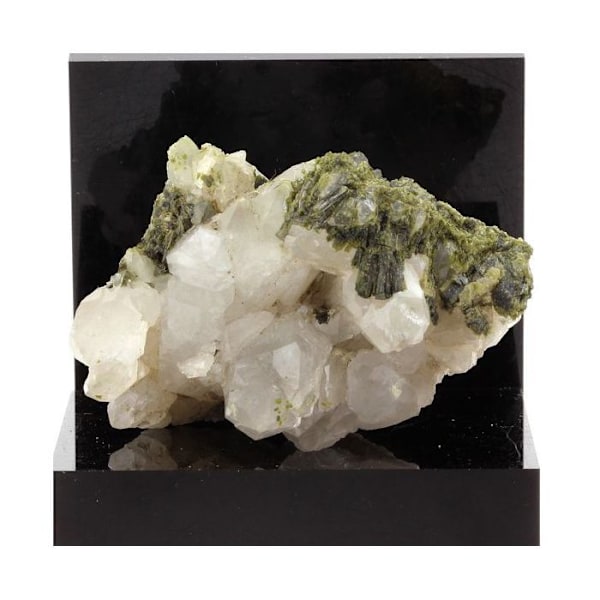 Sten og mineraler. Epidot + Kvarts. 731,7 øre. Saint-Véran, Hautes-Alpes, Frankrig. Sjælden.