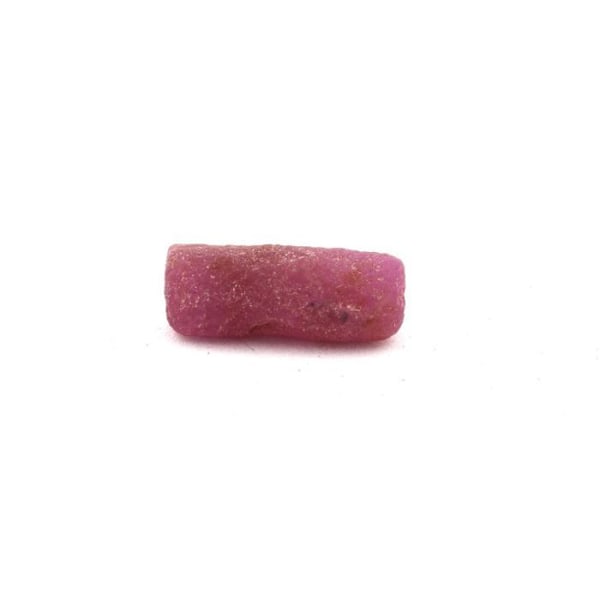 Kivet ja mineraalit. Rubiini. 5,18 ct. Kiteton piiri, Manyaran alue, Tansania. Röd