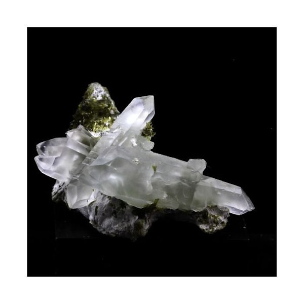 Sten og mineraler. Kvarts med Byssolite + Epidote indeslutninger. 62,0 ct. Envers de Chamrousse, Isère, Frankrig.