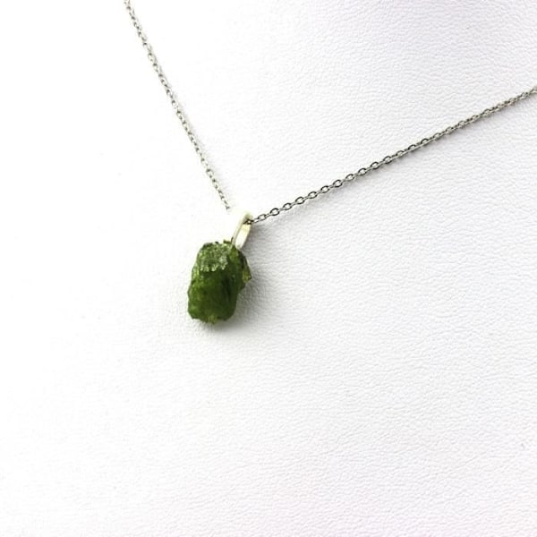 Rå Tsavorite Granat Halskæde - ABIJOUX - Manyara Region, Tanzania - 7.49 ct - Grøn - Rustfrit stål Grön