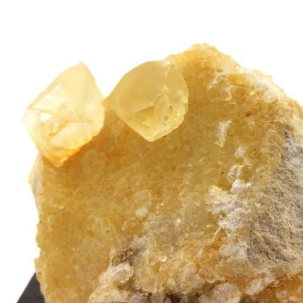 Stenar och mineraler. Kalcit. 705,5 cent. La Sambre Quarry, Landelies, Belgien.