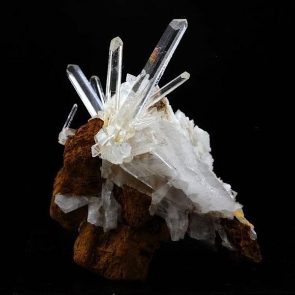 Kivet ja mineraalit. Kvartsi + siderite. 160,0 ct. Allevard, Isère, Ranska..