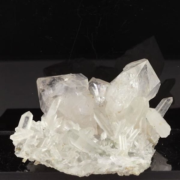 Kivet ja mineraalit. Kvartsi. 355,0 ct. Clavans-en-Haut-Oisans, Ranska.