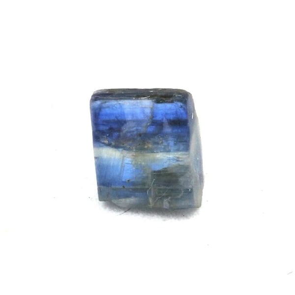Sten og mineraler. Kyanit. 1,57 ct. Minas Gerais, Brasilien. Blå