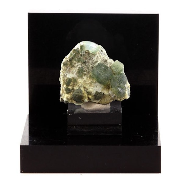 Kivet ja mineraalit. Prehnite. 47,9 ct. La Combe de la Selle, Bourg d'Oisans, Ranska..