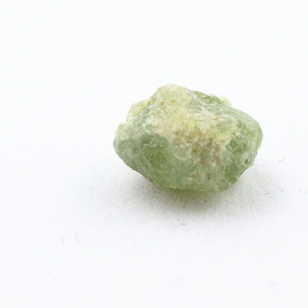 Stenar och mineraler. Peridot. 3 045 cent. Almklovdalen, Vanylven, Norge.