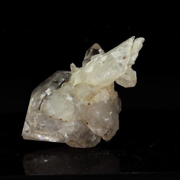 Kivet ja mineraalit. Kaksipäinen kvartsivaltikka. 200,0 ct. Clavanit Haut Oisansissa, Ranskassa.