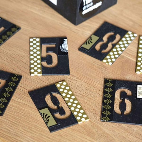 Puinen postilaatikko + numerot Beige