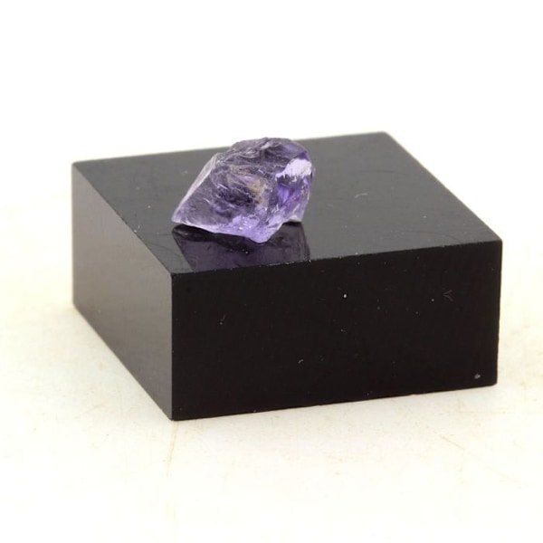 Kivet ja mineraalit. Scapolite. 1,53 ct. Mpwapwan piiri, Dodoman alue, Tansania.