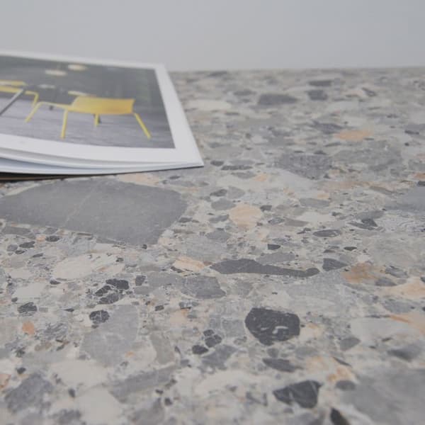 Bord 70 x 70 cm - model Bazila terrazzo cepp Grå