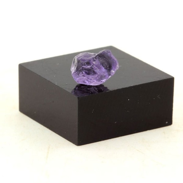 Kivet ja mineraalit. Scapolite. 1,64 ct. Mpwapwan piiri, Dodoman alue, Tansania.